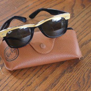 Ray-Ban Wayfarer II: Gold & Black